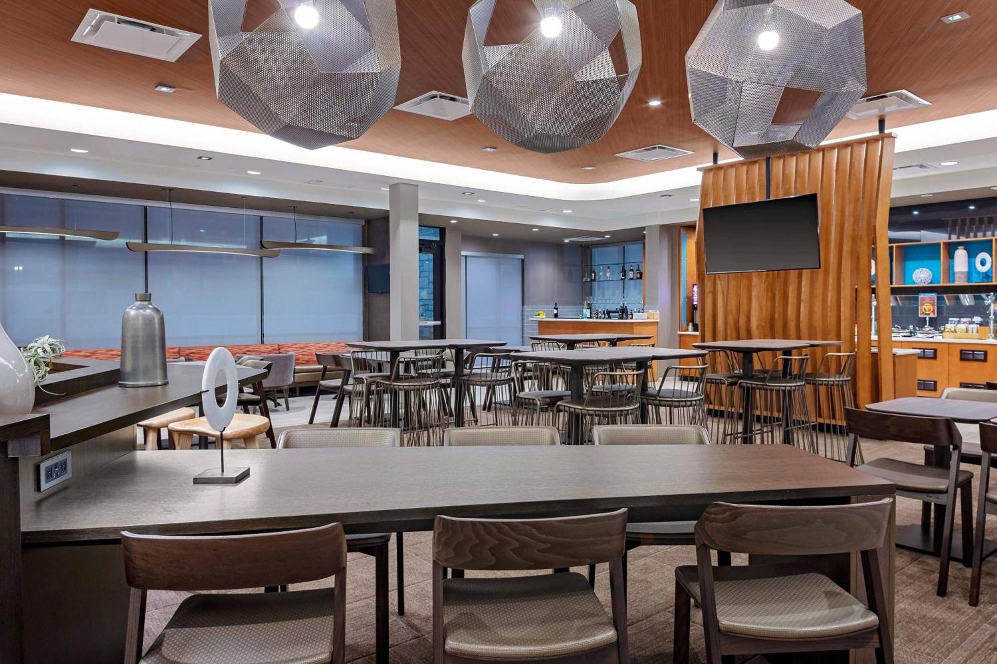 Springhill Suites By Marriott Kansas City Plaza Екстер'єр фото