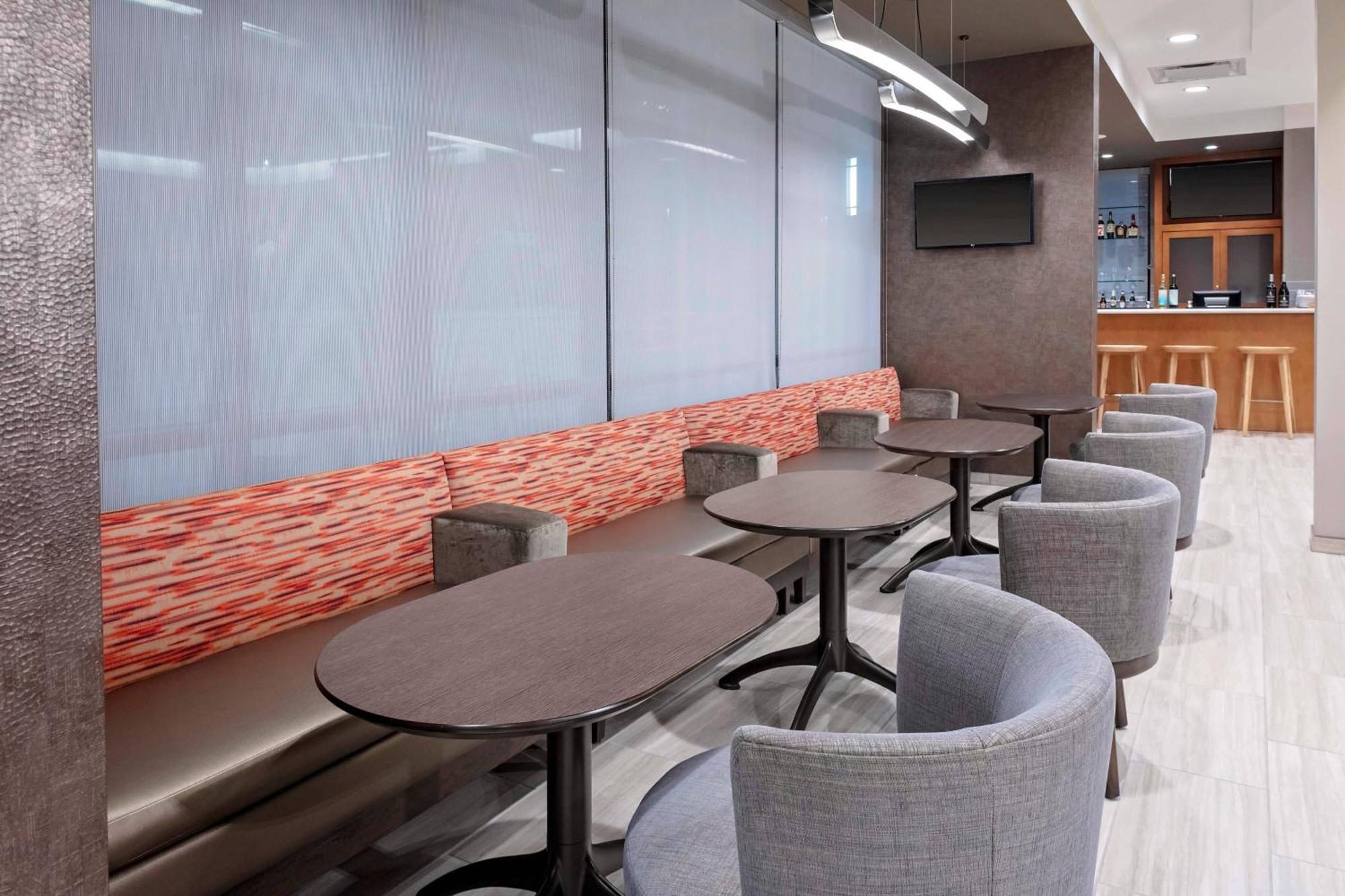 Springhill Suites By Marriott Kansas City Plaza Екстер'єр фото