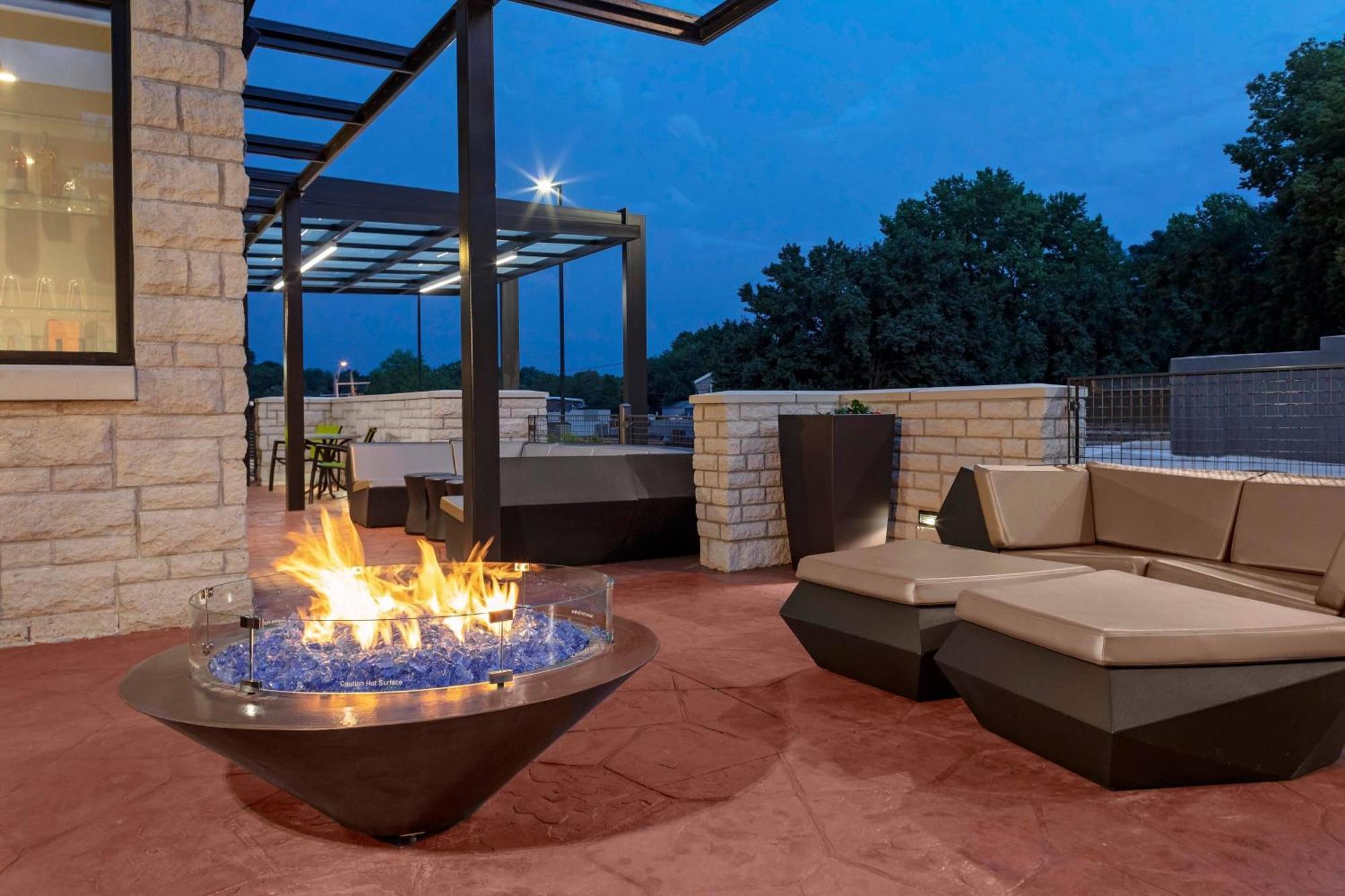 Springhill Suites By Marriott Kansas City Plaza Екстер'єр фото